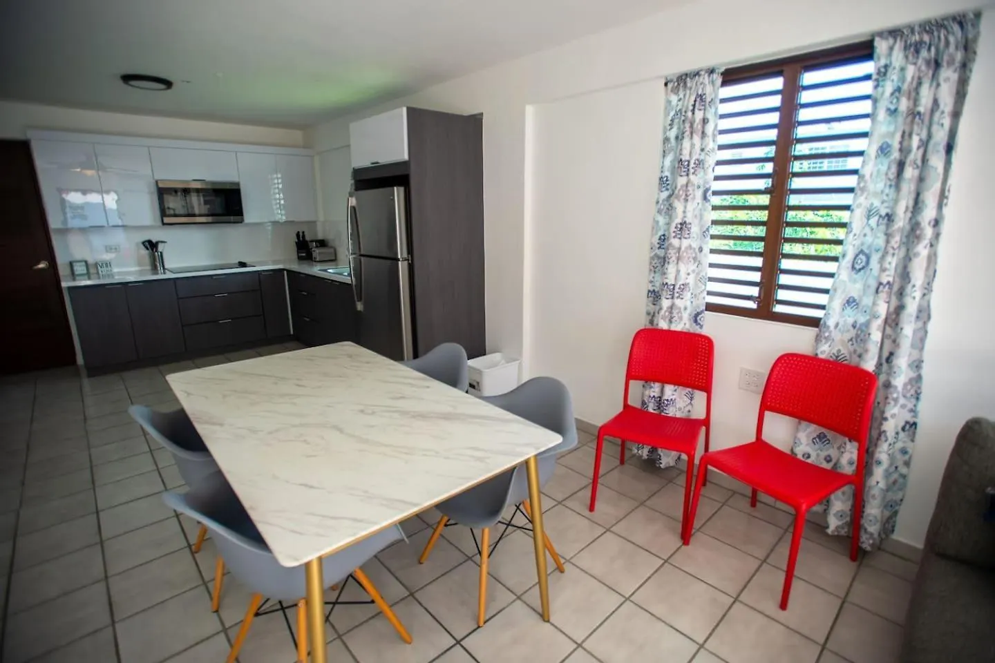 White Paradise Beach House فيغا باخا بيت للعطل