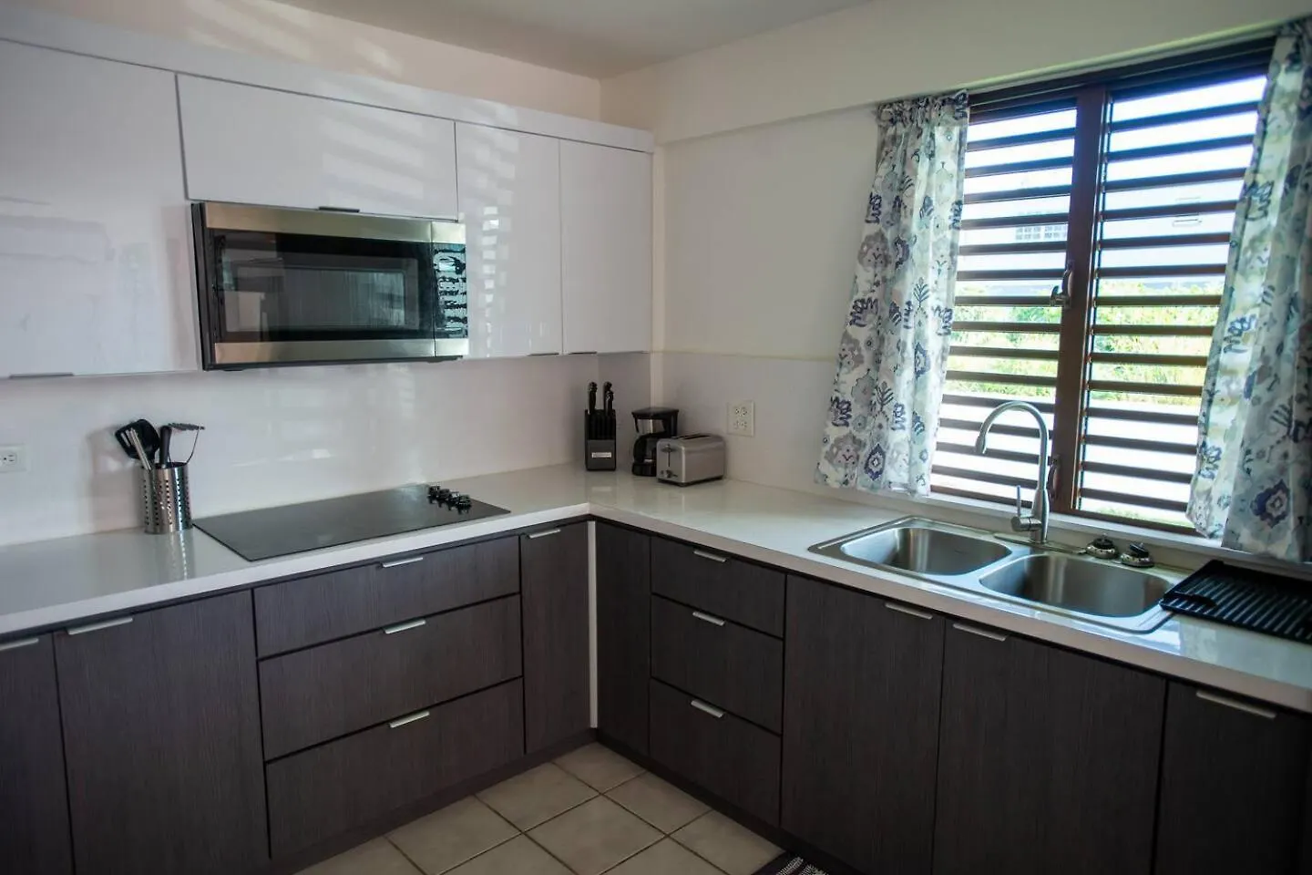 White Paradise Beach House فيغا باخا بيت للعطل