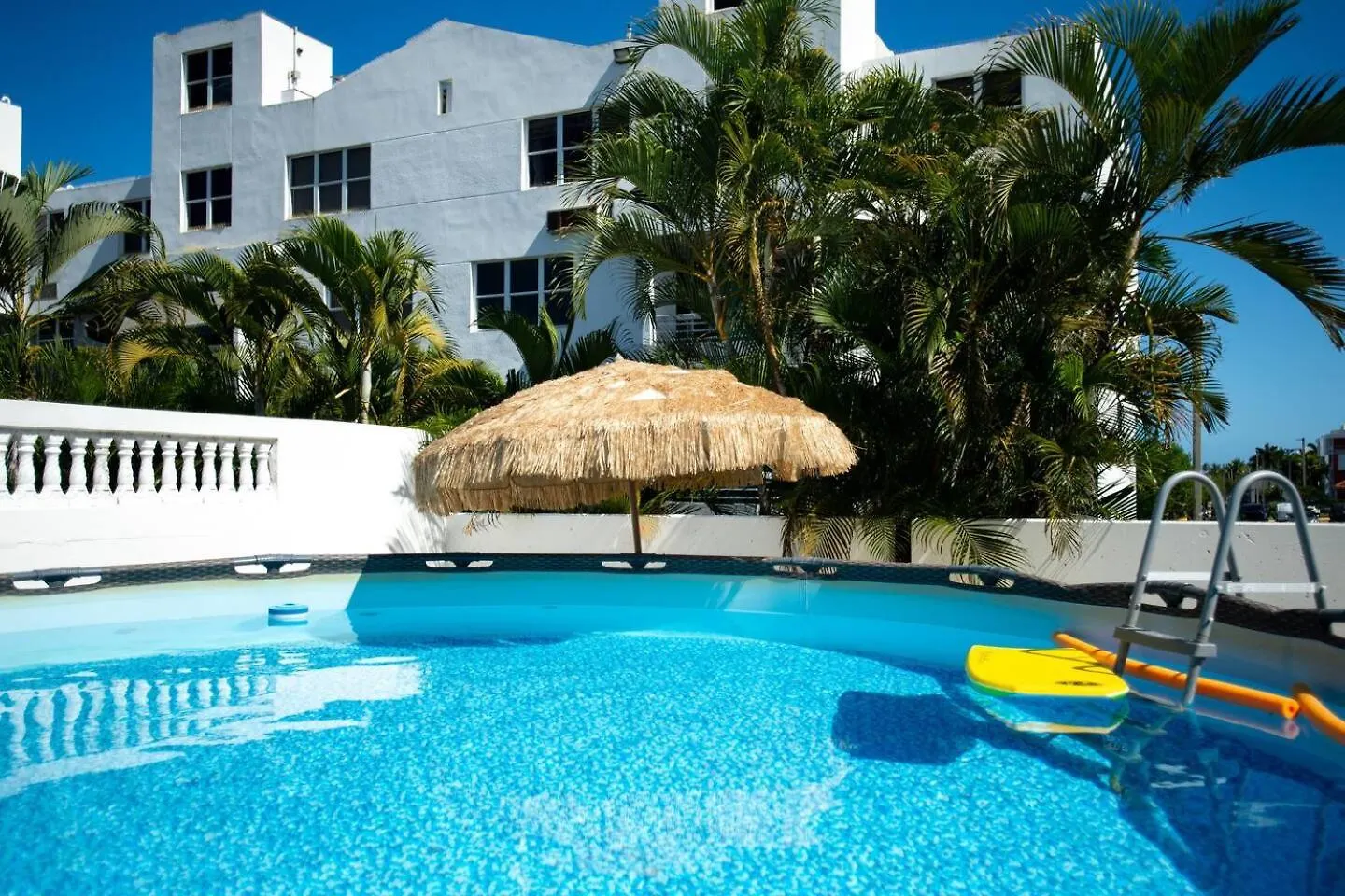 White Paradise Beach House فيغا باخا بيت للعطل