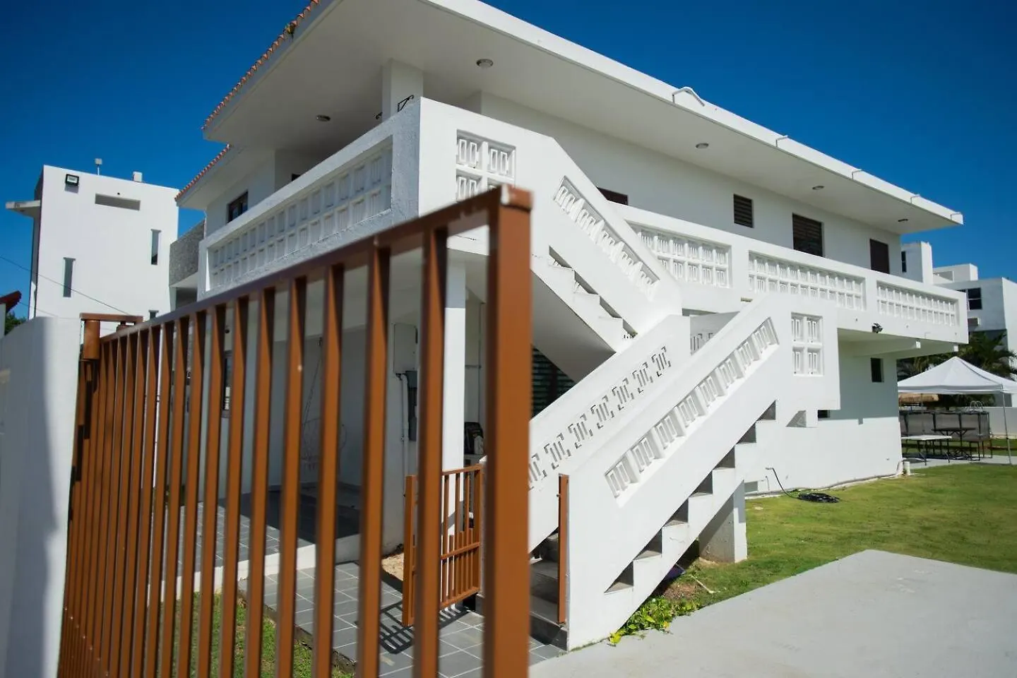 White Paradise Beach House فيغا باخا بيت للعطل